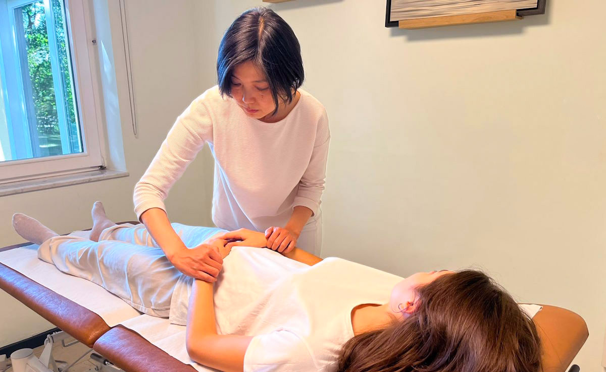 Japanische Akupunktur in Düsseldorf während einer Behandlung