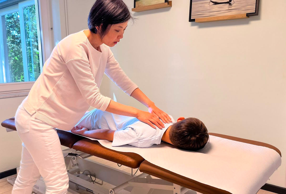 Während einer manuellen Therapie Yurashi in Düsseldorf